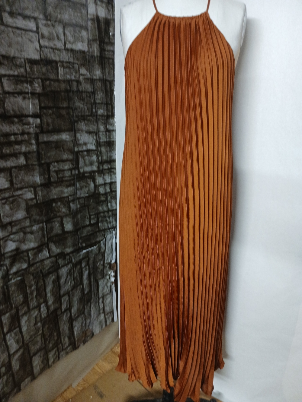 Banana Republic Pleated Maxi Dress in Rust Orange. - Picture 1 of 10
